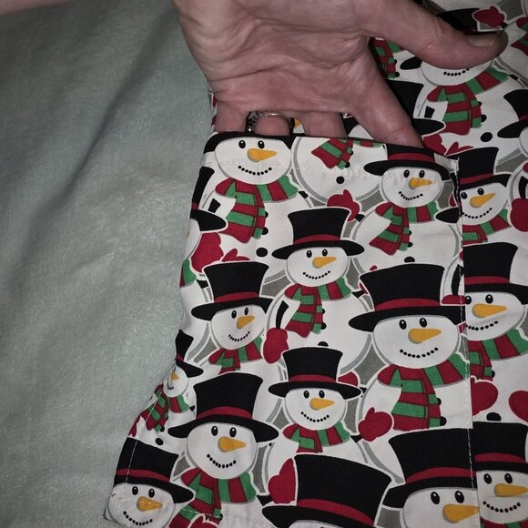 Snowman Print V-Neck Scrub Top 2X By Serene Uniforms - Picture 4 of 11